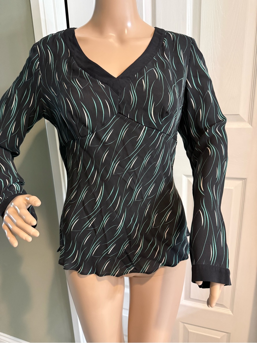 Vintage Y2K Alfani Top Blouse 8 Silk Babydoll Fairy Whimsigoth V Neck Black Blue